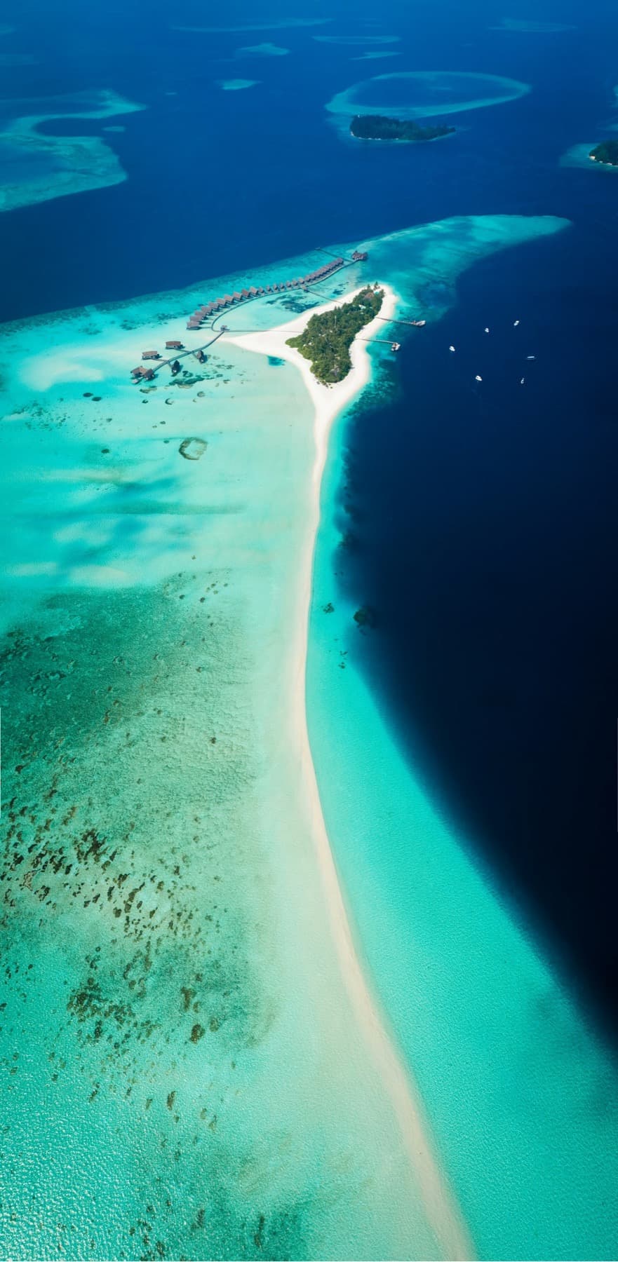 Ilha tropical com água cristalina